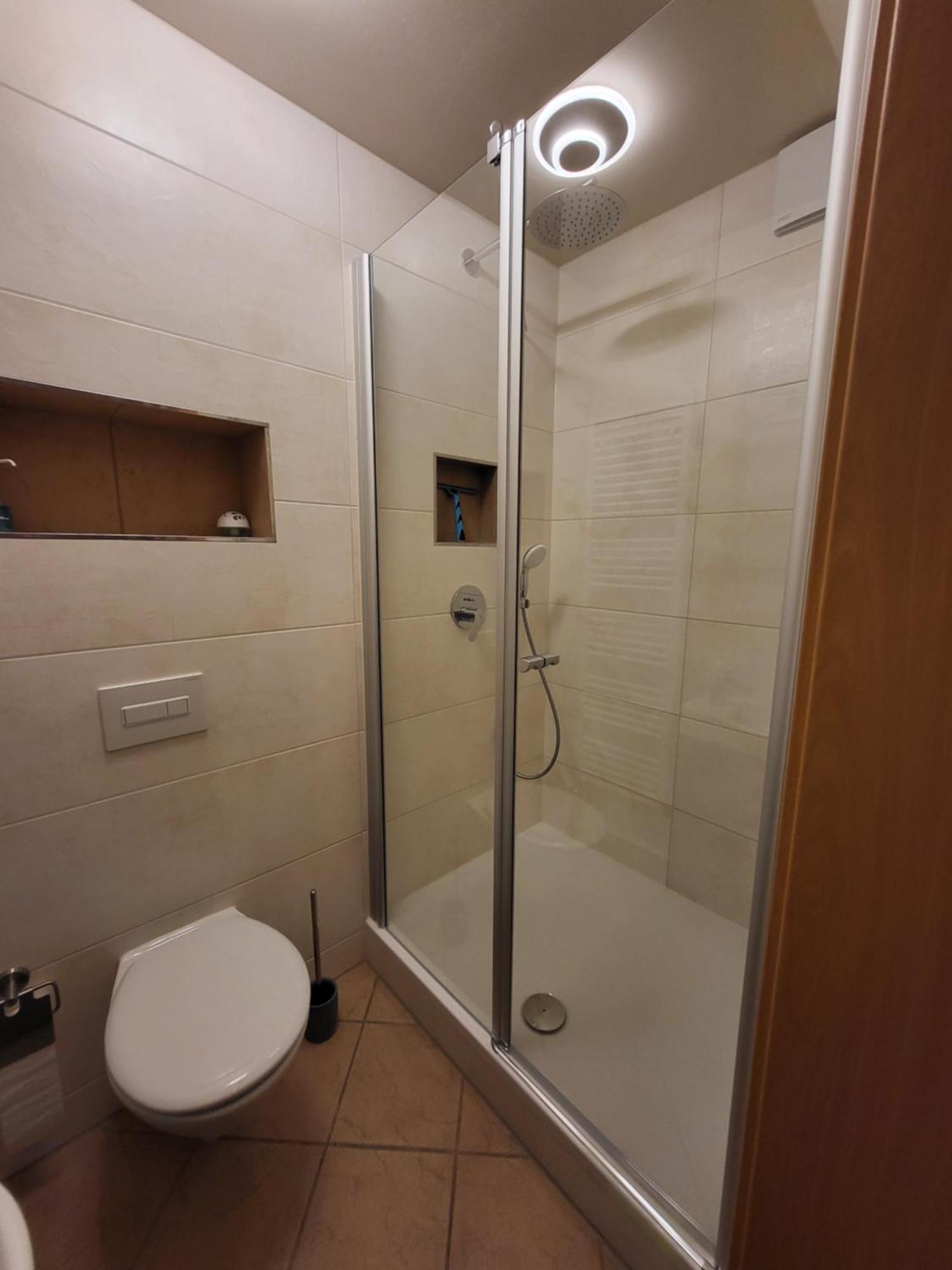 City Appartement Mit Garten, Zentral Und Trotzdem Ruhig 콧부스 외부 사진