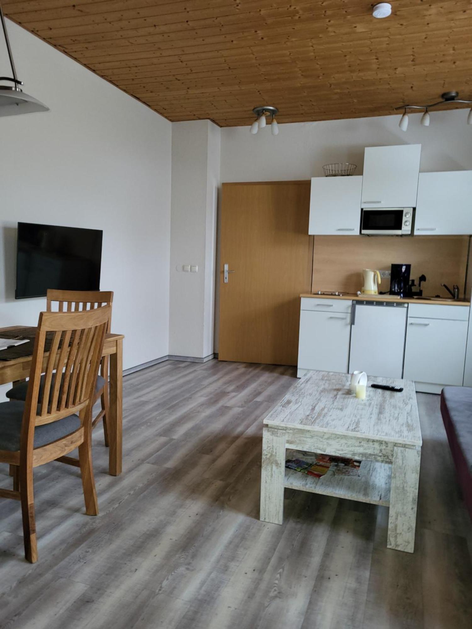 City Appartement Mit Garten, Zentral Und Trotzdem Ruhig 콧부스 외부 사진